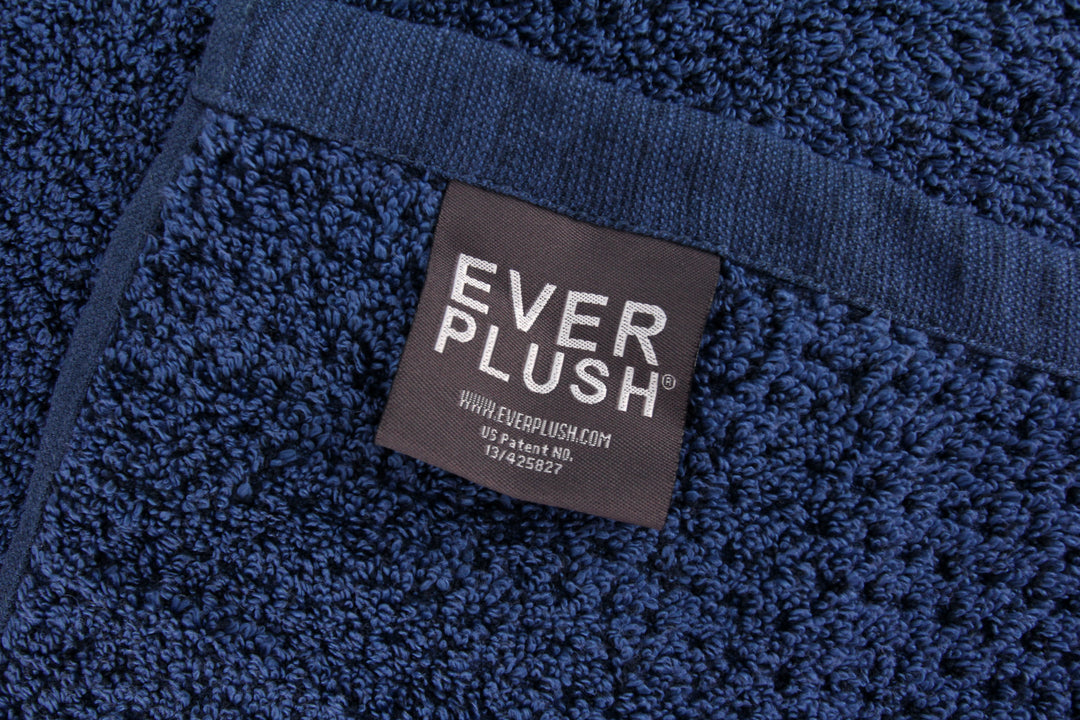 Everplush Diamond Jacquard Bath Towel Navy Blue